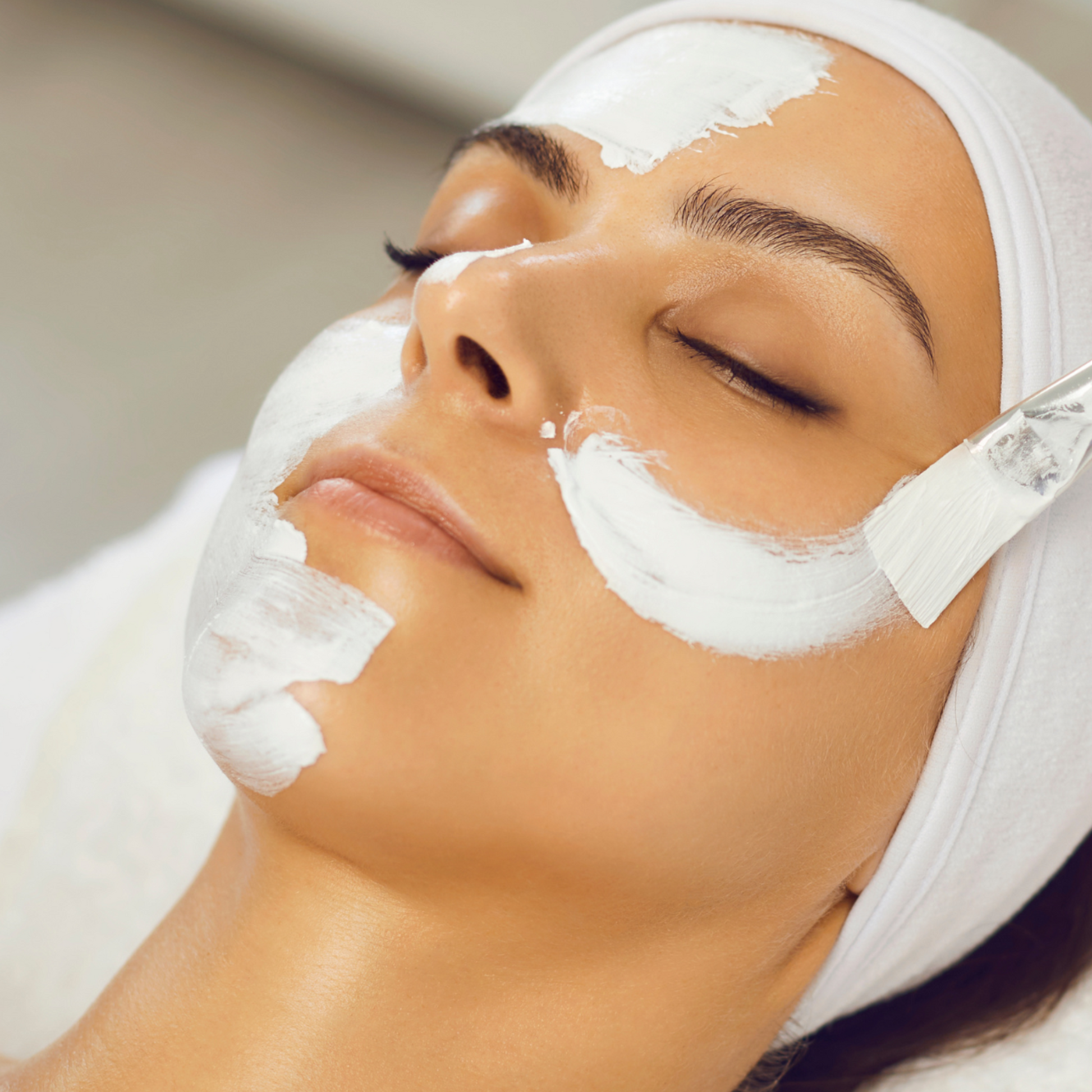 Experience the transformative effects of our Dermaviduals Enzyme Peel - a luxurious skin treatment   Here are a few of the benefits associated with treatment:  Gentle biological peeling with natural enzymes  Increases skin cell proliferation  For all skin types, including sensitive skin  Calms redness  Reduces the appearance of pore size  Improves skin tone and texture  Smoothing and softening  Supports the prevention of breakouts